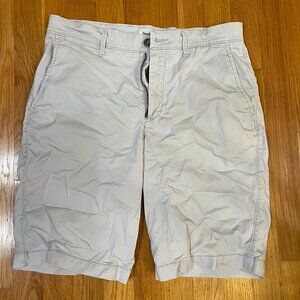 White khaki shorts (30)